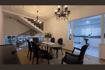 Casa à venda com 300m², 3 quartos e 7 vagas Casa à venda com 300m², 3 quartos e 7 vagasSala de Jantar