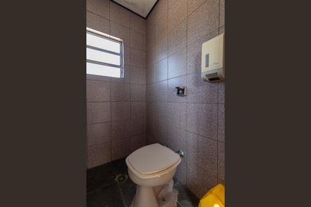 Casa à venda com 310m², 4 quartos e 4 vagas Casa à venda com 310m², 4 quartos e 4 vagasBanheiro