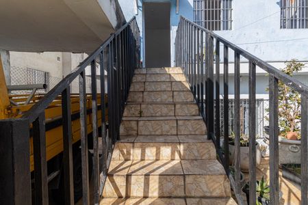 Casa à venda com 310m², 4 quartos e 4 vagas Casa à venda com 310m², 4 quartos e 4 vagasEscada