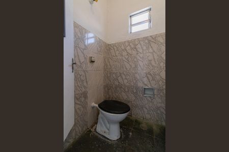 Casa à venda com 310m², 4 quartos e 4 vagas Casa à venda com 310m², 4 quartos e 4 vagasCasa 2 - Banheiro