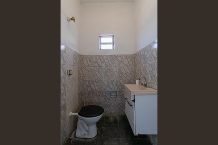 Casa à venda com 310m², 4 quartos e 4 vagas Casa à venda com 310m², 4 quartos e 4 vagasCasa 2 - Banheiro