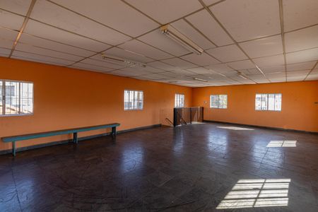 Casa à venda com 310m², 4 quartos e 4 vagas Casa à venda com 310m², 4 quartos e 4 vagasSalão