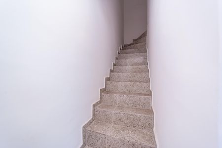 Casa de condomínio à venda com 65m², 2 quartos e 1 vagaEscada