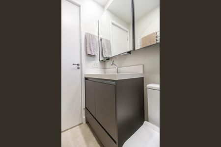 Apartamento à venda com 76m², 2 quartos e 2 vagas Apartamento à venda com 76m², 2 quartos e 2 vagasBanheiro da Suíte