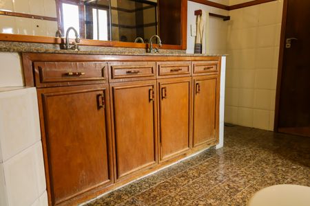 Casa à venda com 179m², 3 quartos e 1 vagaBanheiro Canadense