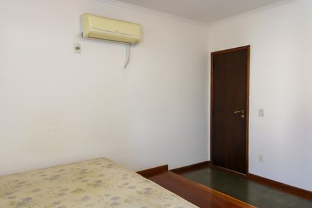 Casa à venda com 179m², 3 quartos e 1 vagaQuarto Suíte Canadense 1 - 2º Pavimento