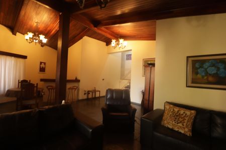 Casa à venda com 300m², 4 quartos e 4 vagasSala