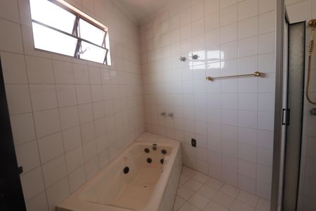 Casa à venda com 300m², 4 quartos e 4 vagasSuíte Banheiro