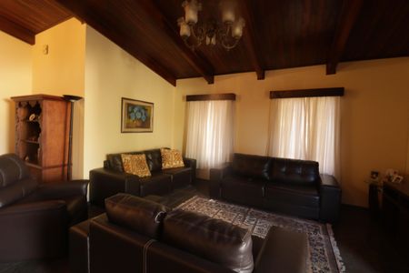 Casa à venda com 300m², 4 quartos e 4 vagasSala