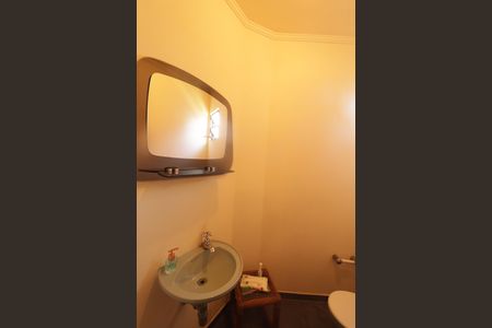 Casa à venda com 300m², 4 quartos e 4 vagasLavabo