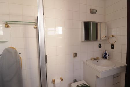 Casa à venda com 300m², 4 quartos e 4 vagasSuíte Banheiro