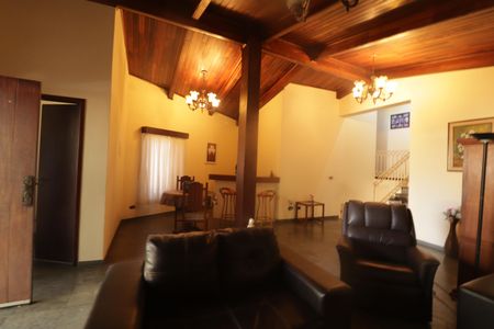 Casa à venda com 300m², 4 quartos e 4 vagasSala