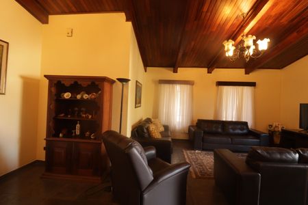 Casa à venda com 300m², 4 quartos e 4 vagasSala