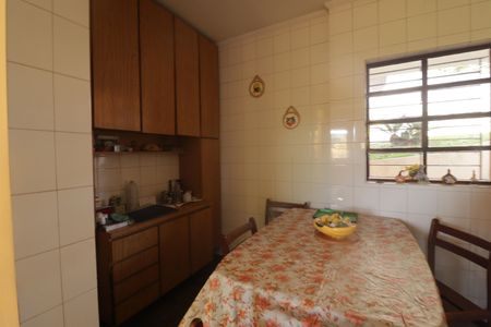 Casa à venda com 300m², 4 quartos e 4 vagasCozinha