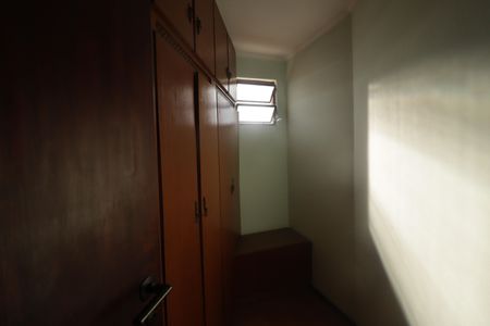 Casa à venda com 300m², 4 quartos e 4 vagasSuíte