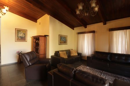 Casa à venda com 300m², 4 quartos e 4 vagasSala