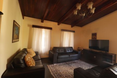 Casa à venda com 300m², 4 quartos e 4 vagasSala