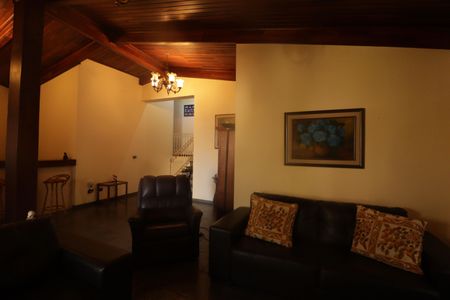 Casa à venda com 300m², 4 quartos e 4 vagasSala