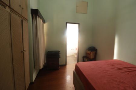 Casa à venda com 300m², 4 quartos e 4 vagasSuíte 2