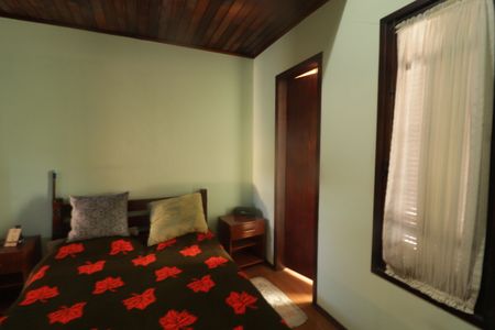 Casa à venda com 300m², 4 quartos e 4 vagasSuíte