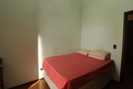 Casa à venda com 300m², 4 quartos e 4 vagasSuíte 2