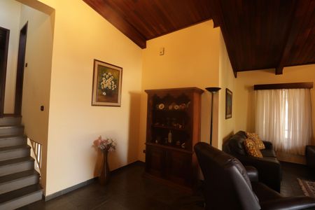 Casa à venda com 300m², 4 quartos e 4 vagasSala