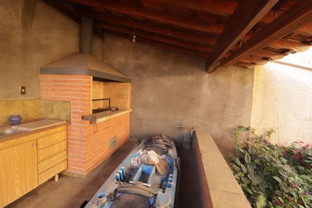 Casa à venda com 300m², 4 quartos e 4 vagasQuintal