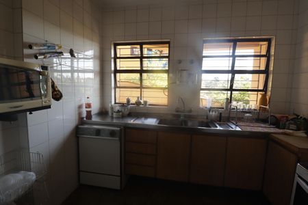 Casa à venda com 300m², 4 quartos e 4 vagasCozinha