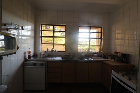 Casa à venda com 300m², 4 quartos e 4 vagasCozinha