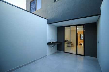 Casa à venda com 160m², 3 quartos e 2 vagasÁrea de Serviço