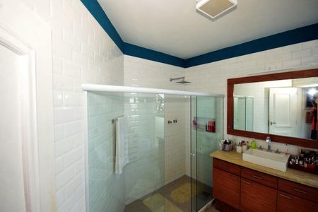 Casa de condomínio para alugar com 816m², 4 quartos e 3 vagasBanheiro Suíte 2