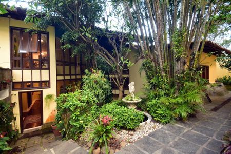 Casa de condomínio para alugar com 816m², 4 quartos e 3 vagasÁrea Externa