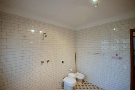 Casa de condomínio para alugar com 816m², 4 quartos e 3 vagasBanheiro