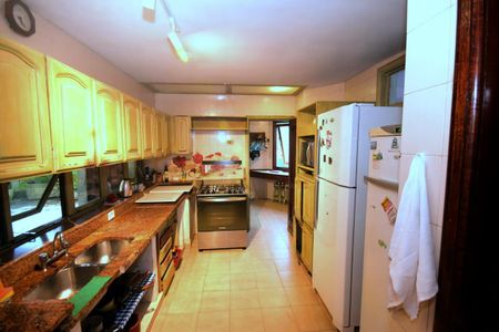 Casa de condomínio para alugar com 816m², 4 quartos e 3 vagasCopa