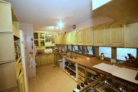 Casa de condomínio para alugar com 816m², 4 quartos e 3 vagasCopa