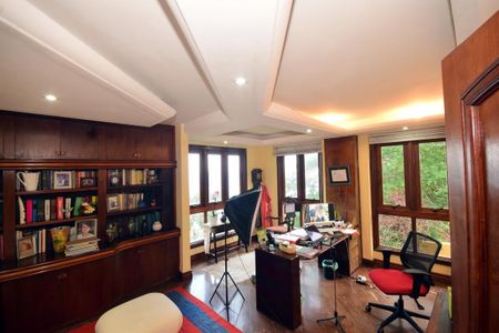 Casa de condomínio para alugar com 816m², 4 quartos e 3 vagasEscritório