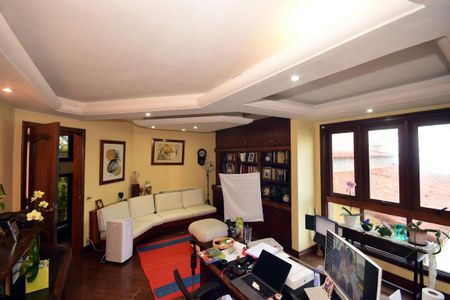 Casa de condomínio para alugar com 816m², 4 quartos e 3 vagasEscritório