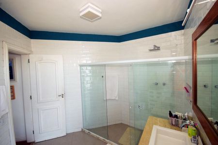 Casa de condomínio para alugar com 816m², 4 quartos e 3 vagasBanheiro Suíte 2