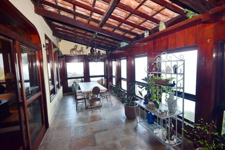 Casa de condomínio para alugar com 816m², 4 quartos e 3 vagasVaranda Coberta