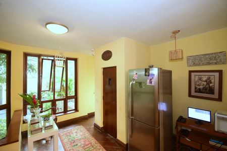 Casa de condomínio para alugar com 816m², 4 quartos e 3 vagasCorredor