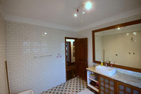 Casa de condomínio para alugar com 816m², 4 quartos e 3 vagasBanheiro