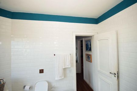 Casa de condomínio para alugar com 816m², 4 quartos e 3 vagasBanheiro Suíte 2