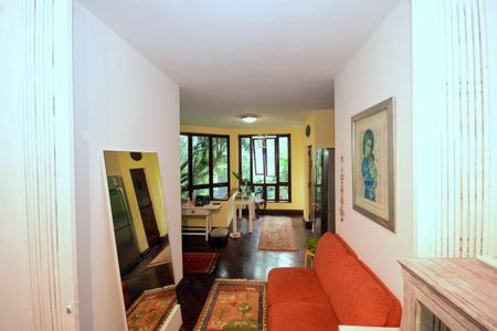 Casa de condomínio para alugar com 816m², 4 quartos e 3 vagasCorredor