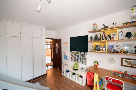 Casa de condomínio para alugar com 816m², 4 quartos e 3 vagasQuarto 2