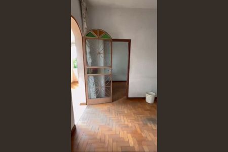 Casa à venda com 320m², 6 quartos e sem vaga