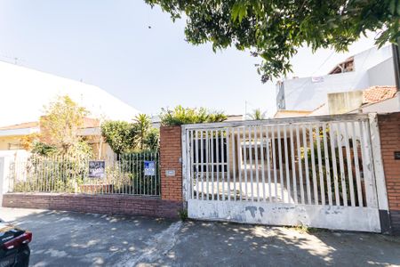 Casa para alugar com 221m², 3 quartos e 5 vagas Casa para alugar com 221m², 3 quartos e 5 vagasFachada