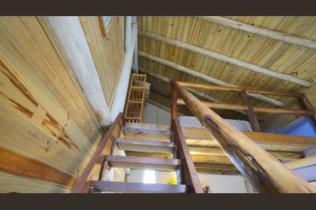 Casa para alugar com 99m², 1 quarto e 2 vagasEscada
