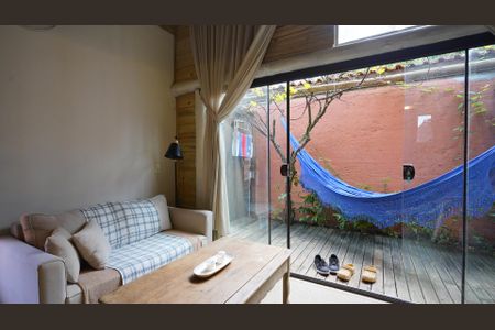 Casa para alugar com 99m², 1 quarto e 2 vagasSala