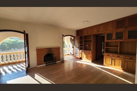 Casa de condomínio à venda com 396m², 3 quartos e 2 vagas Casa de condomínio à venda com 396m², 3 quartos e 2 vagasSala