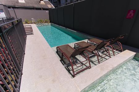 Apartamento para alugar com 45m², 1 quarto e sem vaga Apartamento para alugar com 45m², 1 quarto e sem vagaÁrea comum - Piscina